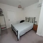 Merton House, Fully Serviced Studio Apartment