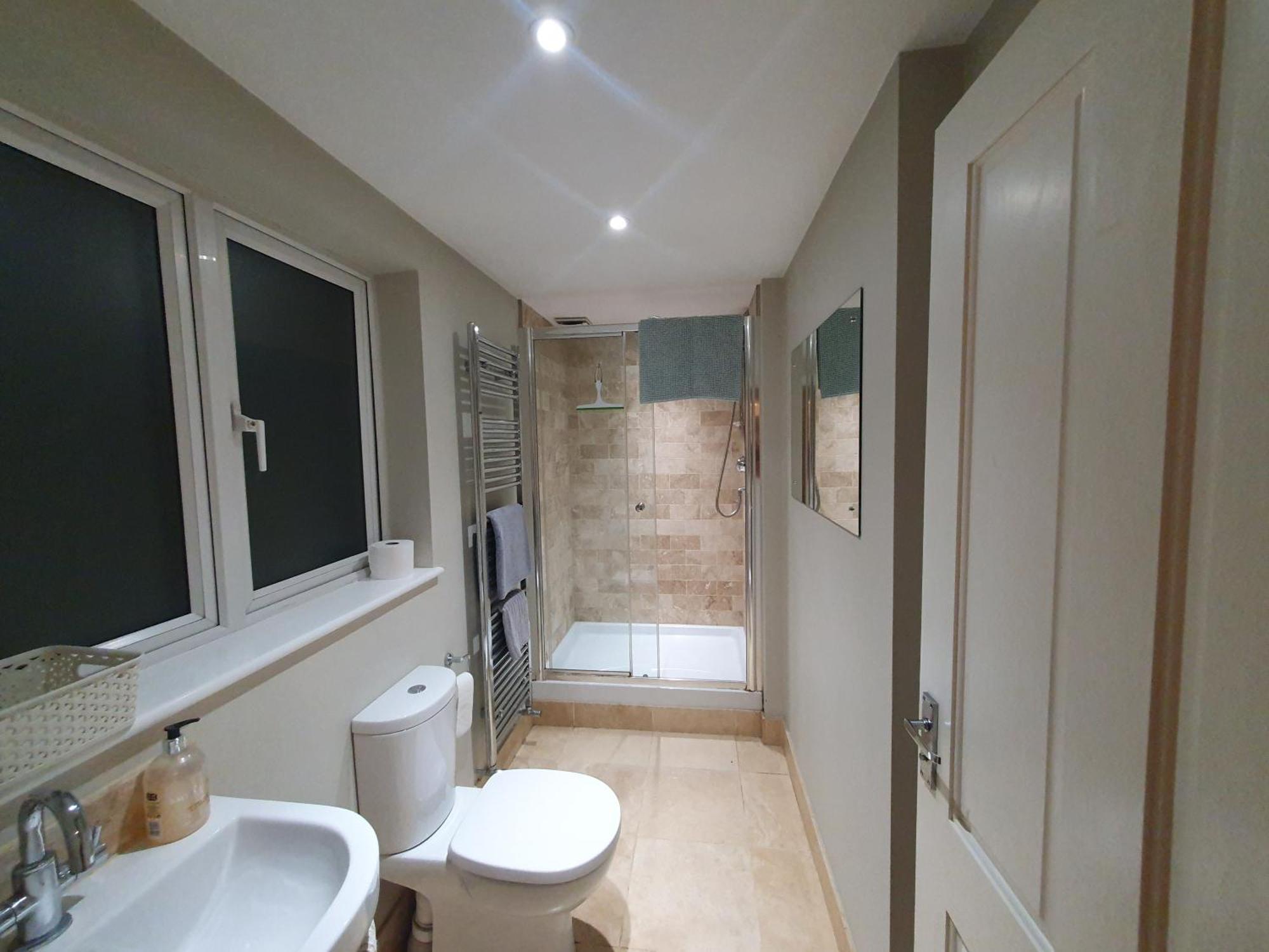 Merton House, Fully Serviced * West Molesey