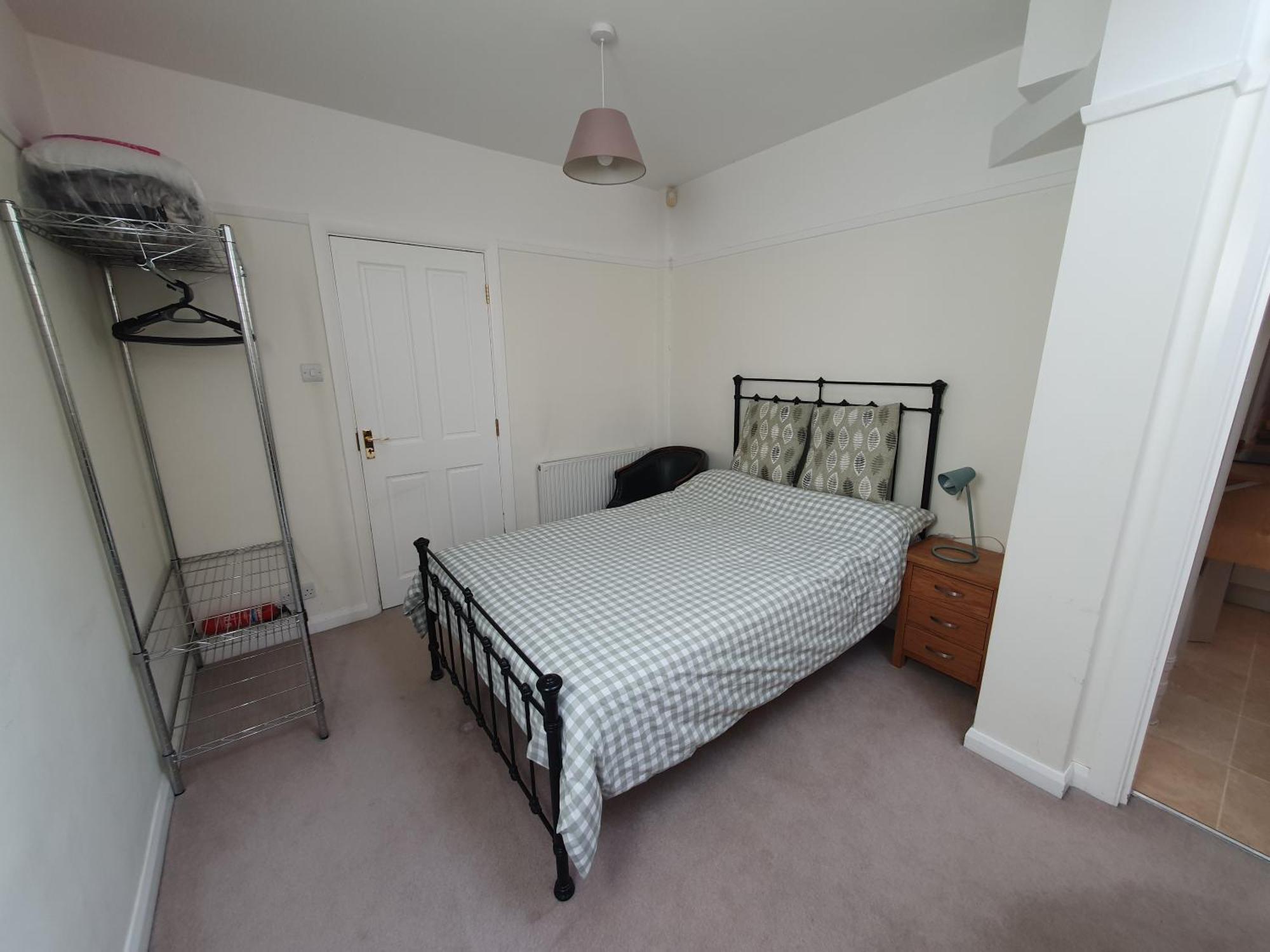 Merton House, Fully Serviced Apartment West Molesey